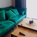 Centre Airport Boutique Designer Bath, 3-4 Days Offer, Kitchen, Balkony, Aircon * ורשה