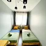 Centre Airport Boutique Designer Bath, 3-4 Days Offer, Kitchen, Balkony, Aircon דירה *