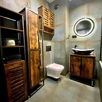 דירה Centre Airport Boutique Designer Bath, 3-4 Days Offer, Kitchen, Balkony, Aircon *