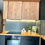 Centre Airport Boutique Designer Bath, 3-4 Days Offer, Kitchen, Balkony, Aircon *