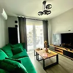 Centre Airport Boutique Designer Bath, 3-4 Days Offer, Kitchen, Balkony, Aircon *