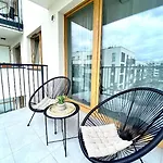 דירה Centre Airport Boutique Designer Bath, 3-4 Days Offer, Kitchen, Balkony, Aircon