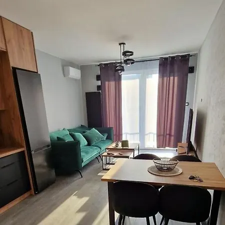 Centre Airport Boutique Designer Bath, 3-4 Days Offer, Kitchen, Balkony, Aircon Apartment Warsaw