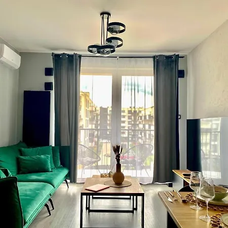 Centre Airport Boutique Designer Bath, 3-4 Days Offer, Kitchen, Balkony, Aircon * ורשה