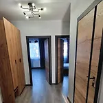Centre Airport Boutique Designer Bath, 3-4 Days Offer, Kitchen, Balkony, Aircon Διαμέρισμα *