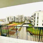 Centre Airport Boutique Designer Bath, 3-4 Days Offer, Kitchen, Balkony, Aircon Διαμέρισμα