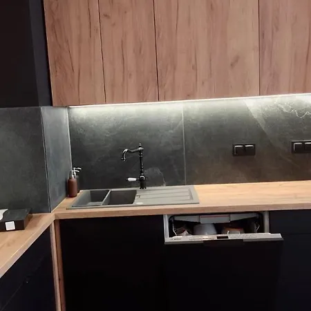 Centre Airport Boutique Designer Bath, 3-4 Days Offer, Kitchen, Balkony, Aircon Apartmán *