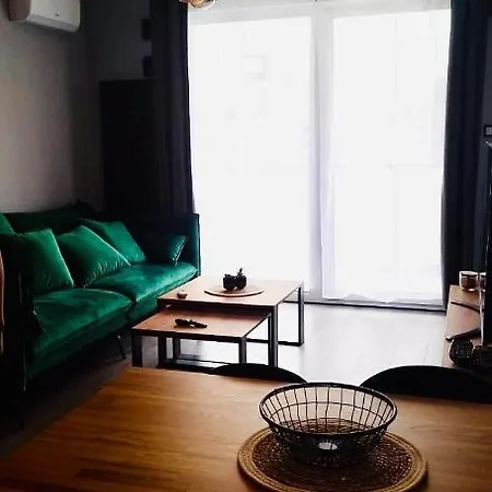 Centre Airport Boutique Designer Bath, 3-4 Days Offer, Kitchen, Balkony, Aircon Apartament