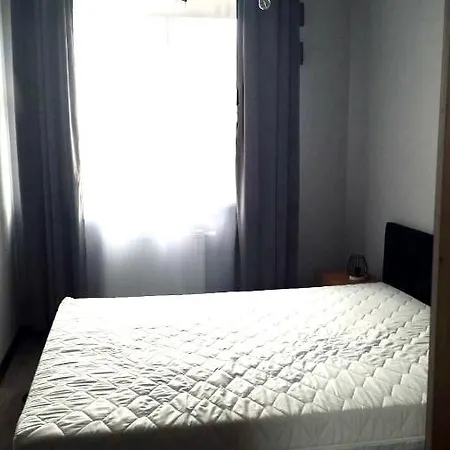 Centre Airport Boutique Designer Bath, 3-4 Days Offer, Kitchen, Balkony, Aircon