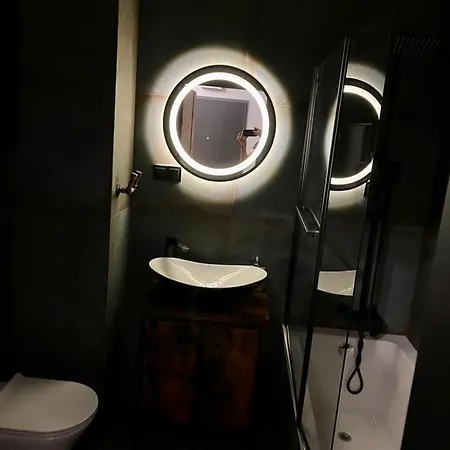 Centre Airport Boutique Designer Bath, 3-4 Days Offer, Kitchen, Balkony, Aircon
