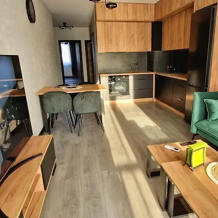 Apartament Centre Airport Boutique Designer Bath, 3-4 Days Offer, Kitchen, Balkony, Aircon