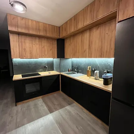 Apartmán Centre Airport Boutique Designer Bath, 3-4 Days Offer, Kitchen, Balkony, Aircon *