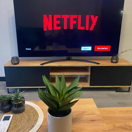 Apartament Centre Airport Boutique Designer Bath, 3-4 Days Offer, Kitchen, Balkony, Aircon