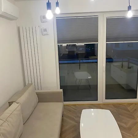 Centre Airport Boutique Designer Bath, 3-4 Days Offer, Kitchen, Balkony, Aircon