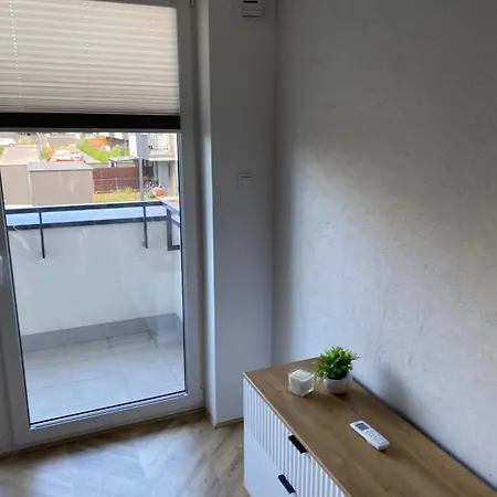 Centre Airport Boutique Designer Bath, 3-4 Days Offer, Kitchen, Balkony, Aircon *