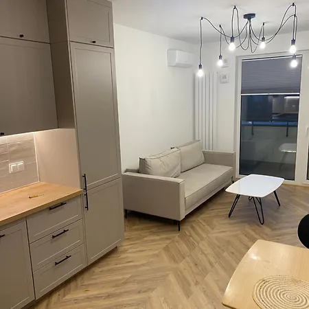 Centre Airport Boutique Designer Bath, 3-4 Days Offer, Kitchen, Balkony, Aircon Apartmán *