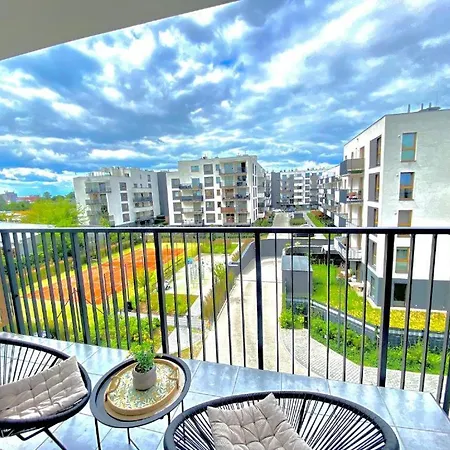 Centre Airport Boutique Designer Bath, 3-4 Days Offer, Kitchen, Balkony, Aircon