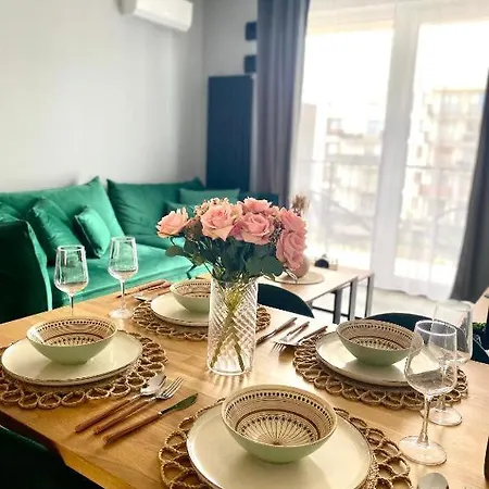 Centre Airport Boutique Designer Bath, 3-4 Days Offer, Kitchen, Balkony, Aircon Varsóvia