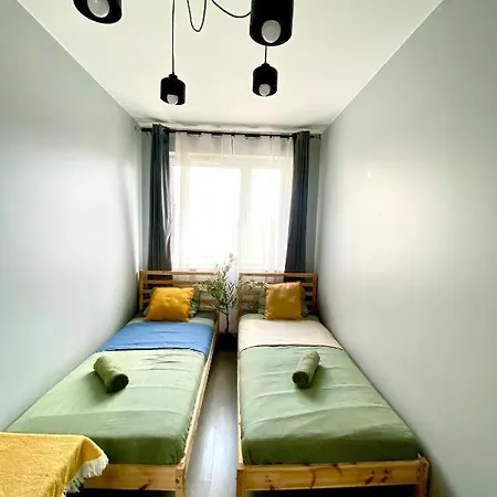 Centre Airport Boutique Designer Bath, 3-4 Days Offer, Kitchen, Balkony, Aircon Apartmán *