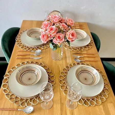 Apartamento Centre Airport Boutique Designer Bath, 3-4 Days Offer, Kitchen, Balkony, Aircon Varsóvia