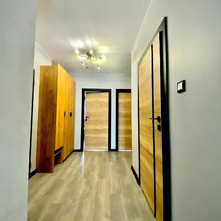 Centre Airport Boutique Designer Bath, 3-4 Days Offer, Kitchen, Balkony, Aircon Apartman