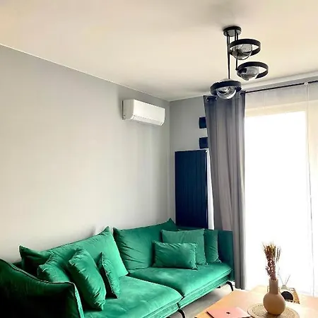 Centre Airport Boutique Designer Bath, 3-4 Days Offer, Kitchen, Balkony, Aircon *