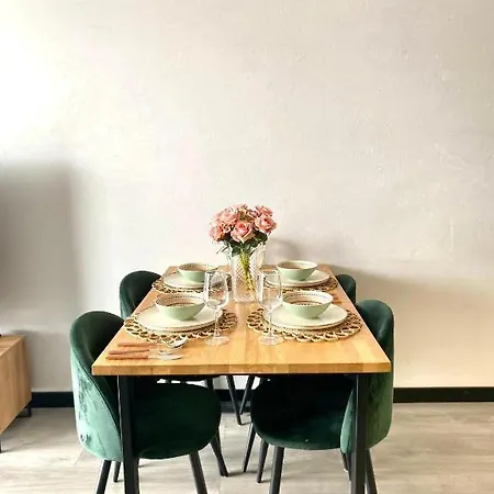 Apartmán Centre Airport Boutique Designer Bath, 3-4 Days Offer, Kitchen, Balkony, Aircon Varšava