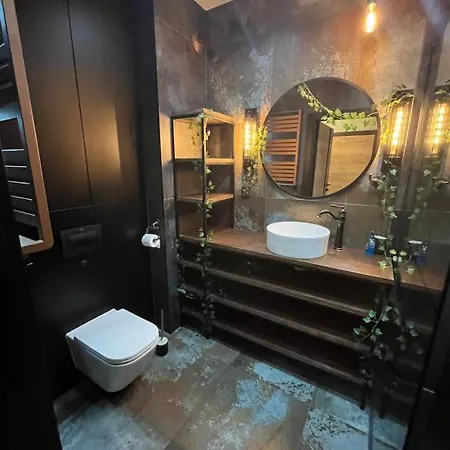 Centre Airport Boutique Designer Bath, 3-4 Days Offer, Kitchen, Balkony, Aircon Apartamento Varsóvia