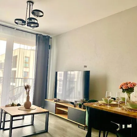 Centre Airport Boutique Designer Bath, 3-4 Days Offer, Kitchen, Balkony, Aircon