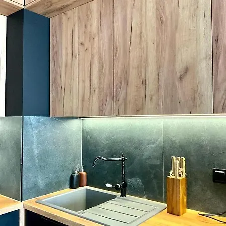 Centre Airport Boutique Designer Bath, 3-4 Days Offer, Kitchen, Balkony, Aircon Apartamento Varsóvia