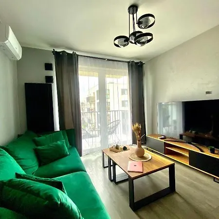 Centre Airport Boutique Designer Bath, 3-4 Days Offer, Kitchen, Balkony, Aircon *