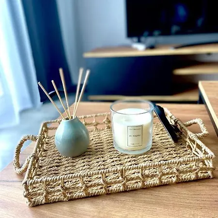 Centre Airport Boutique Designer Bath, 3-4 Days Offer, Kitchen, Balkony, Aircon