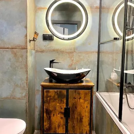 Apartman Centre Airport Boutique Designer Bath, 3-4 Days Offer, Kitchen, Balkony, Aircon