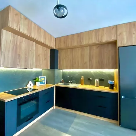 Centre Airport Boutique Designer Bath, 3-4 Days Offer, Kitchen, Balkony, Aircon *