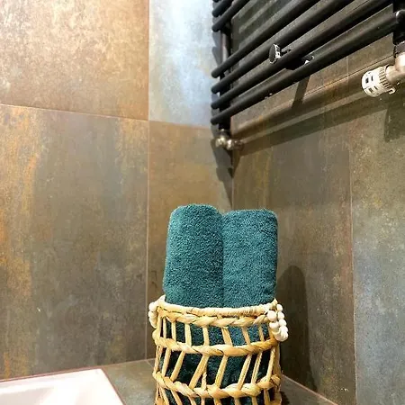 Centre Airport Boutique Designer Bath, 3-4 Days Offer, Kitchen, Balkony, Aircon Varsóvia