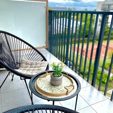 Centre Airport Boutique Designer Bath, 3-4 Days Offer, Kitchen, Balkony, Aircon *