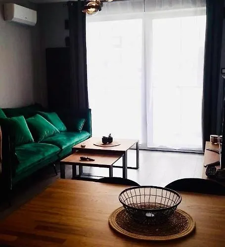 Centre Airport Boutique Designer Bath, 3-4 Days Offer, Kitchen, Balkony, Aircon Διαμέρισμα