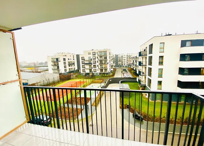 Centre Airport Boutique Designer Bath, 3-4 Days Offer, Kitchen, Balkony, Aircon Lejlighed