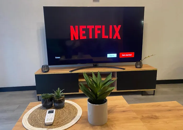 Centre Airport Boutique Designer Bath, 3-4 Days Offer, Kitchen, Balkony, Aircon Διαμέρισμα *