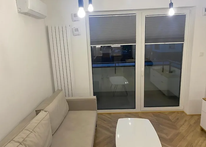 Centre Airport Boutique Designer Bath, 3-4 Days Offer, Kitchen, Balkony, Aircon