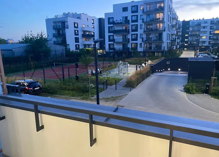 Centre Airport Boutique Designer Bath, 3-4 Days Offer, Kitchen, Balkony, Aircon Lejlighed