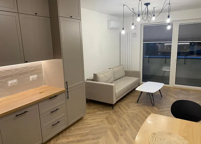 Centre Airport Boutique Designer Bath, 3-4 Days Offer, Kitchen, Balkony, Aircon Lägenhet *