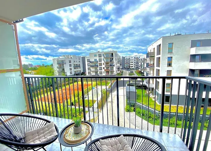 Centre Airport Boutique Designer Bath, 3-4 Days Offer, Kitchen, Balkony, Aircon