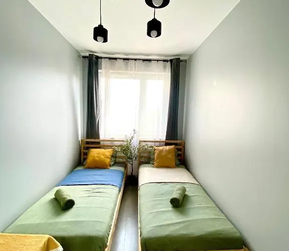 Centre Airport Boutique Designer Bath, 3-4 Days Offer, Kitchen, Balkony, Aircon Lägenhet *