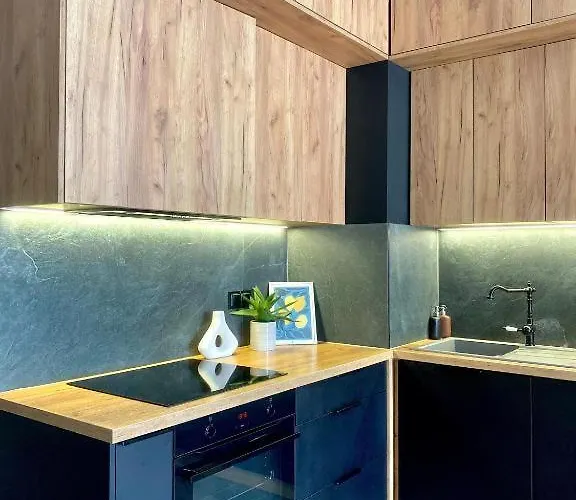 Διαμέρισμα Centre Airport Boutique Designer Bath, 3-4 Days Offer, Kitchen, Balkony, Aircon *