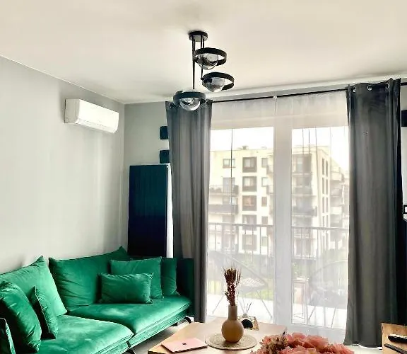 Centre Airport Boutique Designer Bath, 3-4 Days Offer, Kitchen, Balkony, Aircon *