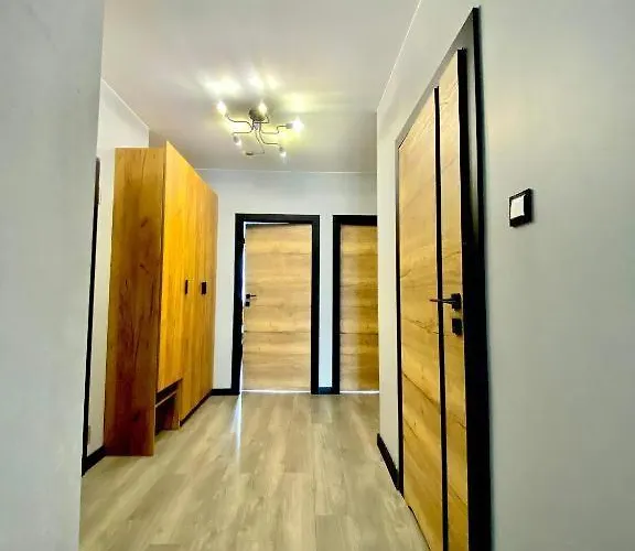 Centre Airport Boutique Designer Bath, 3-4 Days Offer, Kitchen, Balkony, Aircon Lägenhet