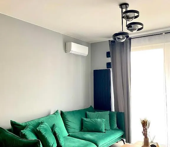 Centre Airport Boutique Designer Bath, 3-4 Days Offer, Kitchen, Balkony, Aircon *