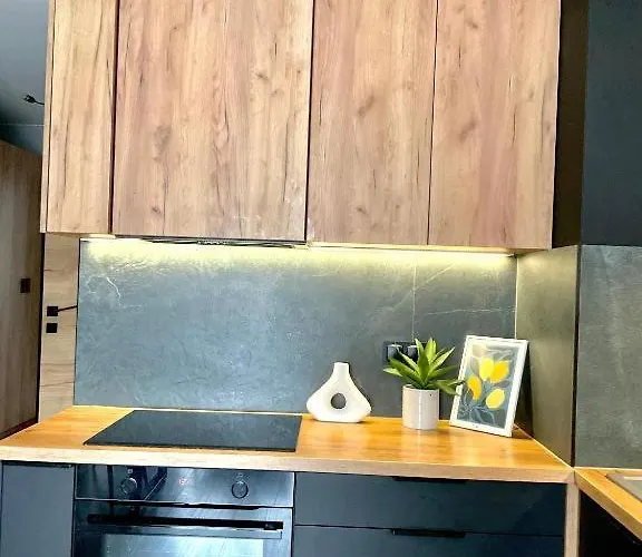 Centre Airport Boutique Designer Bath, 3-4 Days Offer, Kitchen, Balkony, Aircon *