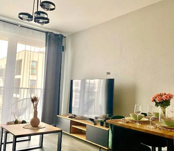 Centre Airport Boutique Designer Bath, 3-4 Days Offer, Kitchen, Balkony, Aircon